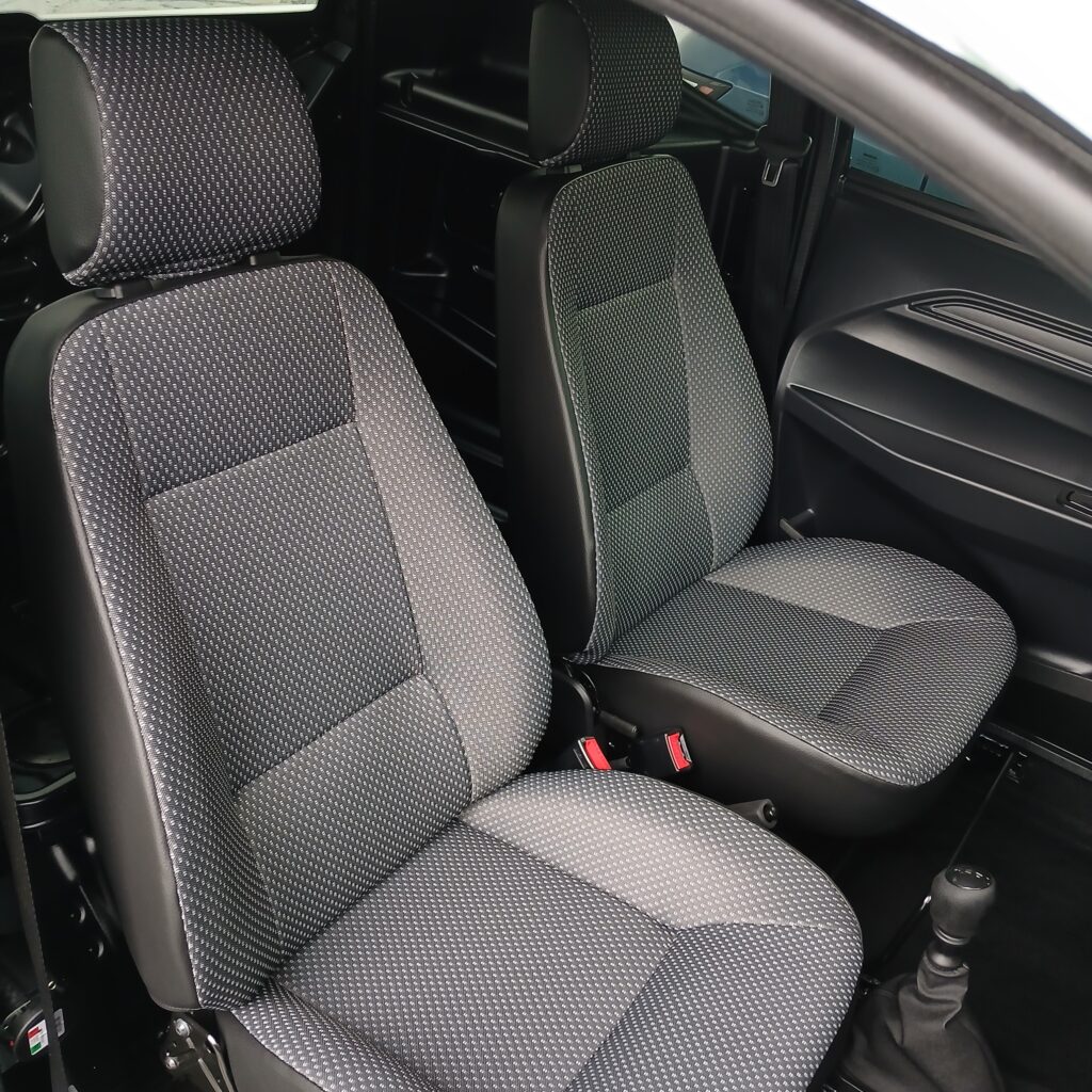Sièges tissu de l’Aixam Minauto Access Vert Jade
