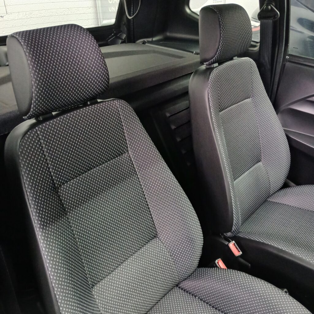 Sièges tissu de l’Aixam e-City Pack Bleu Colvert