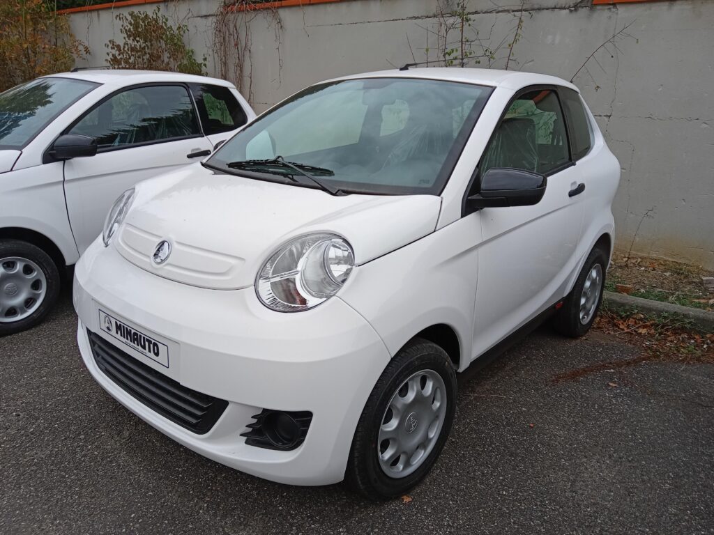 Aixam Minauto disponible à la location